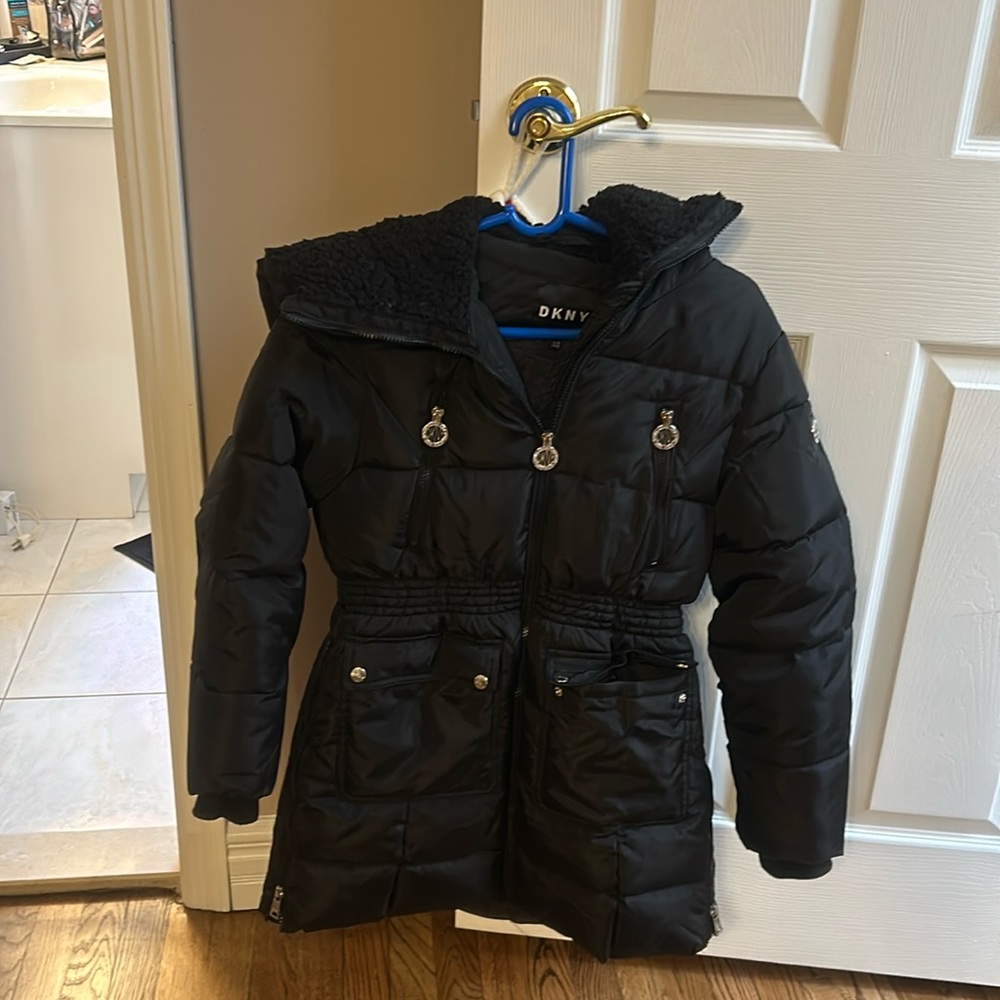 Girls Large 14/16 DKNY black winter jacket worn once!